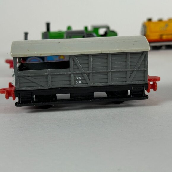 Thomas & Friends Train Set With DVD & 7 Mini Engines Toy Collection - Picture 4 of 11